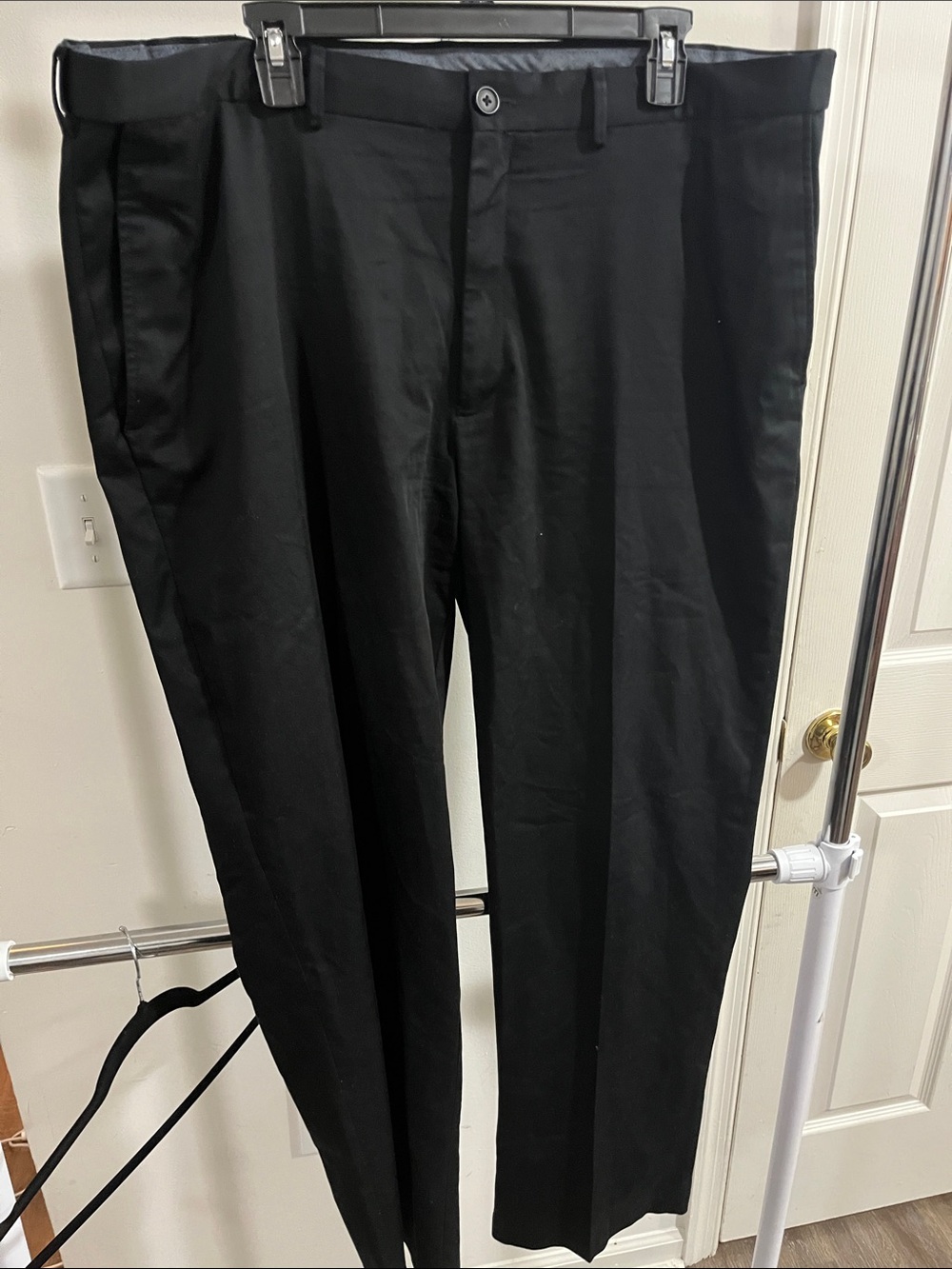 Haggar Men's Black Dress Pants - Classic Tailored Fit - 42x32